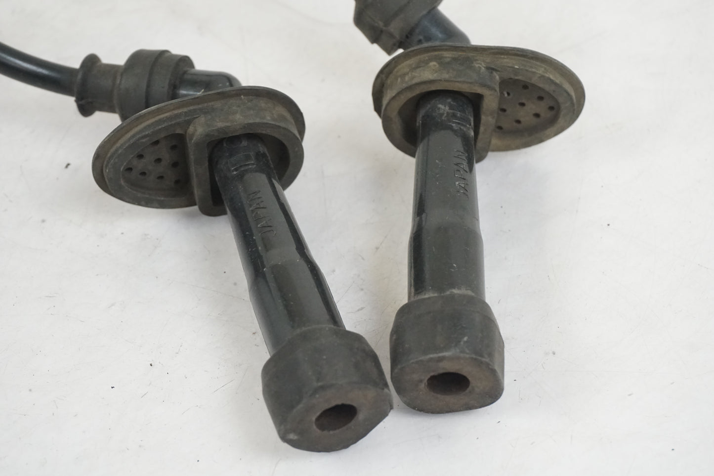 Snett nerifrån på Tändspole från en Suzuki GSX-R 750 -1988 motorcykel.