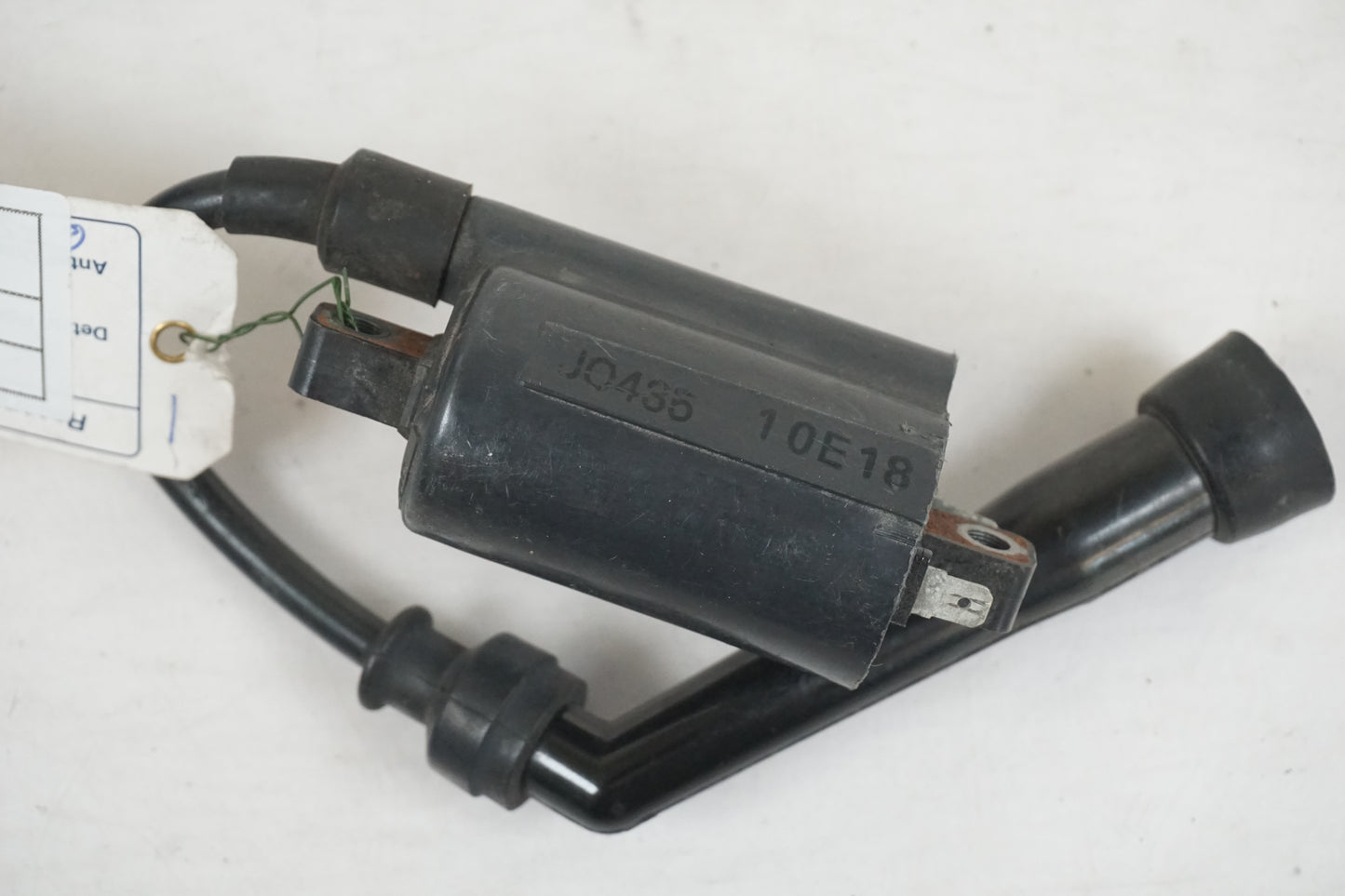 Höger sida pÄ TÀndspole frÄn en Suzuki VL 800 -2004 motorcykel.