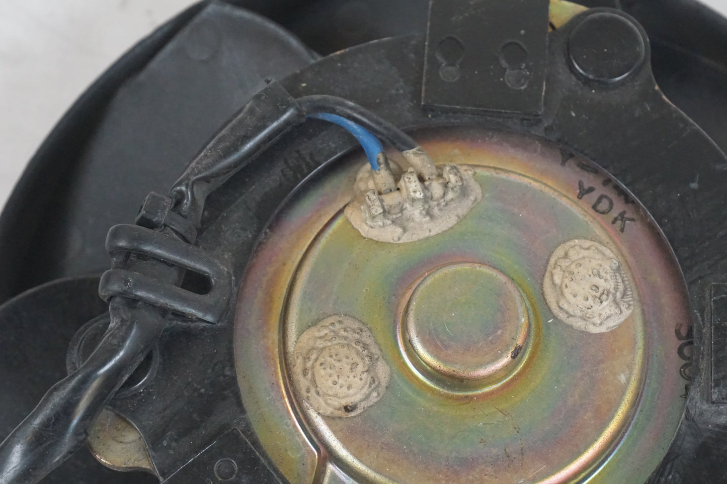 Snett uppifrÄn pÄ VattenkylflÀkt frÄn en Honda CBR 600 RR -2003 motorcykel.