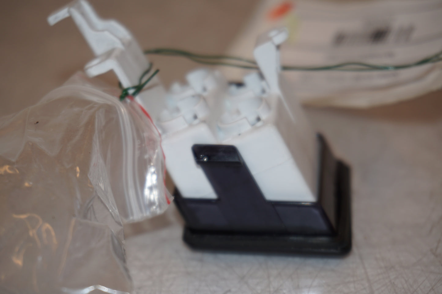 Snett nerifrån på Varningslampkonsoll från en Suzuki VS 800 -2000 motorcykel.