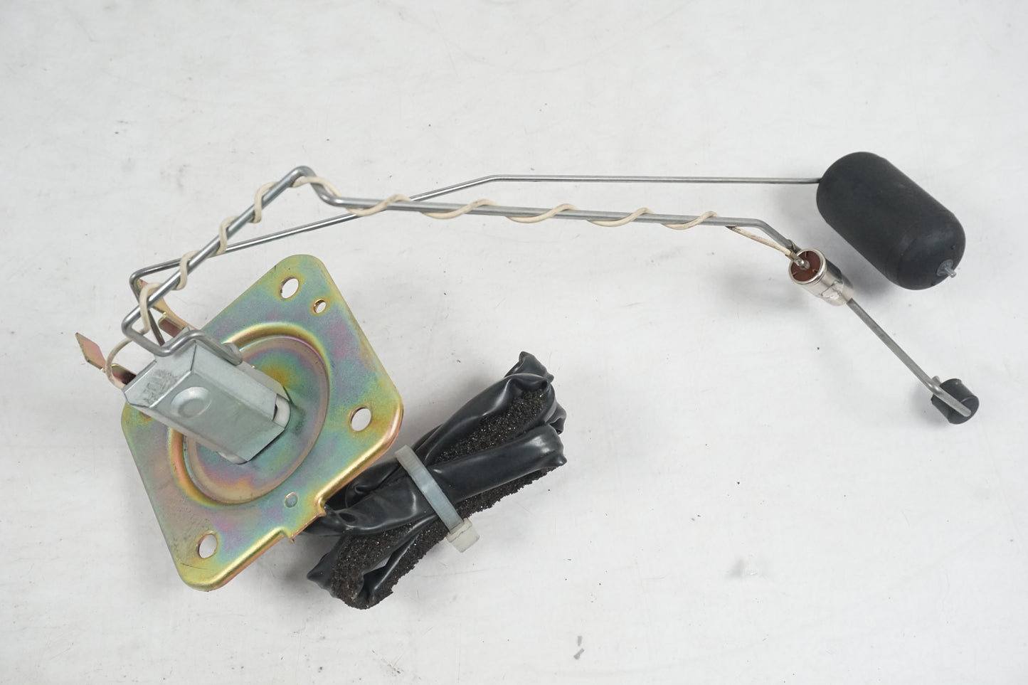 Extrabild1 på Bensintankgivare från en Honda CBR 1100 XX -2000 motorcykel.