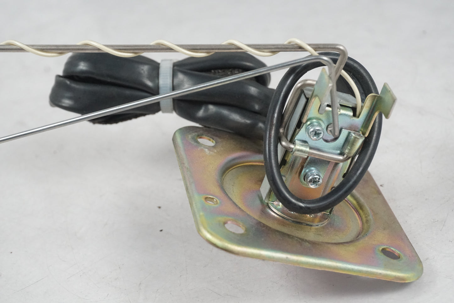 Snett nerifrån på Bensintankgivare från en Honda CBR 1100 XX -1997 motorcykel.