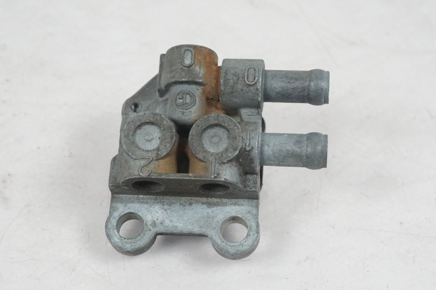 Vänster sida på Bensinkran från en Kawasaki ZZR 1100 -1991 motorcykel.