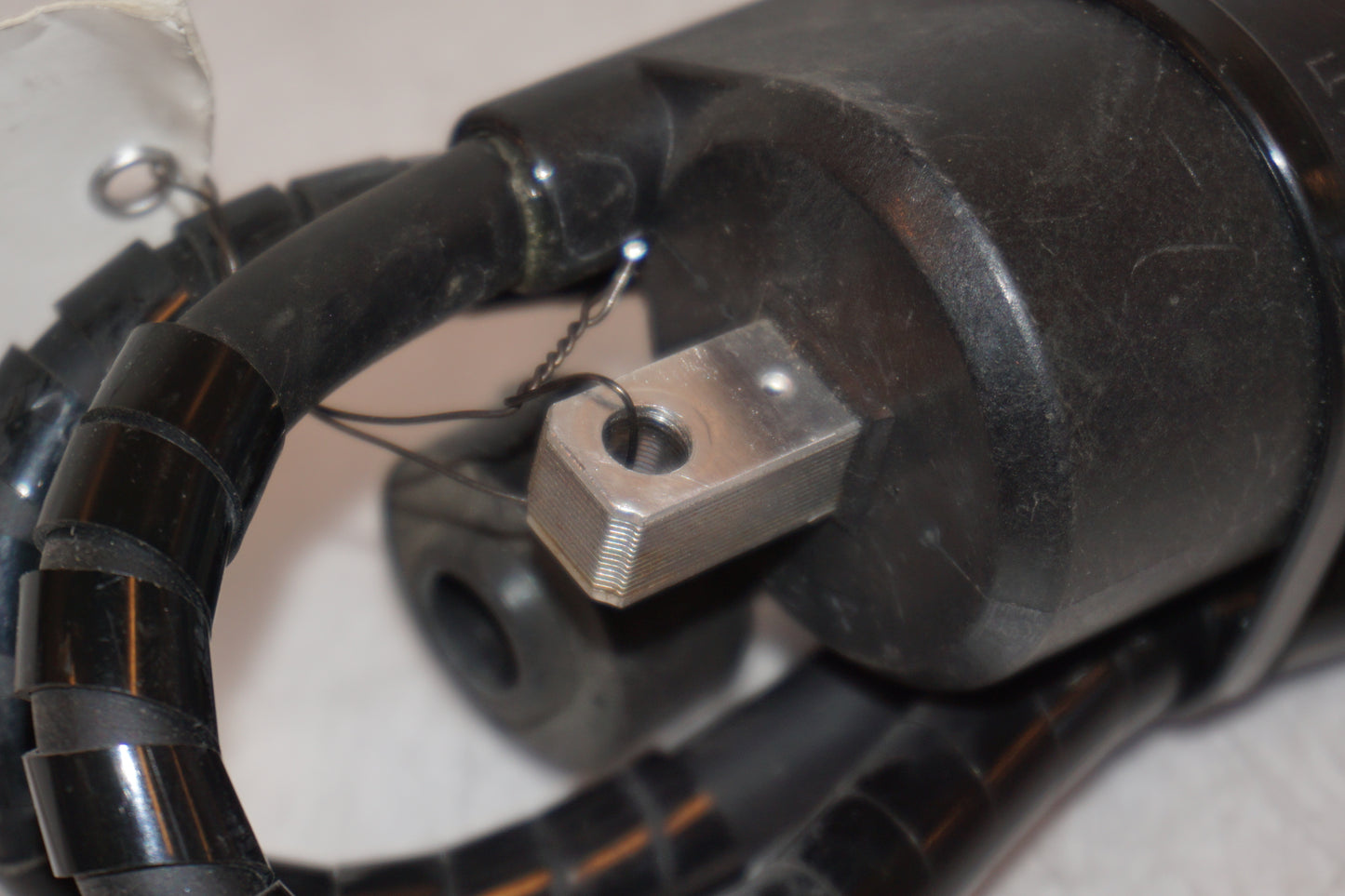 Extrabild2 på Tändspole från en Yamaha XVS 650 -2002 motorcykel.