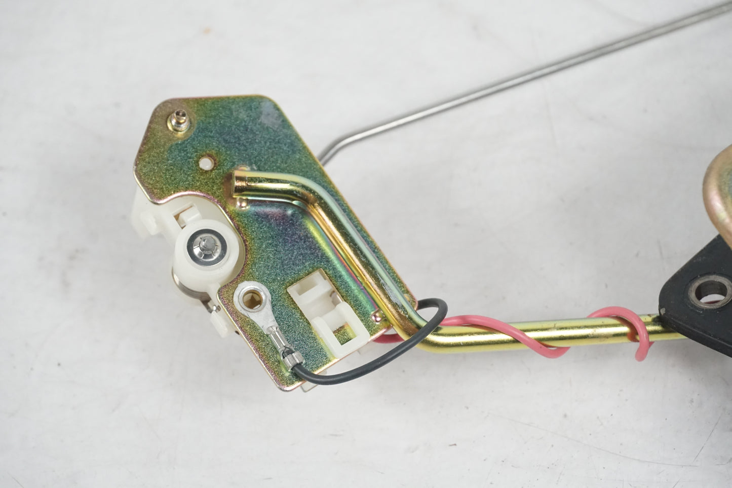 Extrabild1 på Bensintankgivare från en Kawasaki ZX-12R -2000 motorcykel.