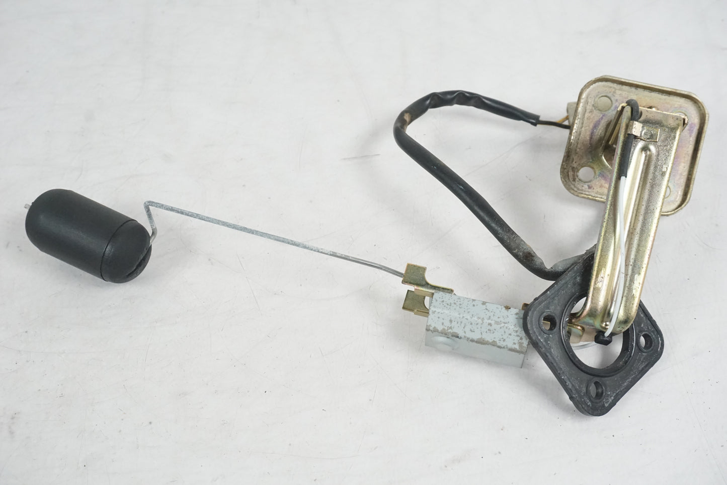 Snett uppifrån på Bensintankgivare från en Kawasaki VN 1500 -1994 motorcykel.