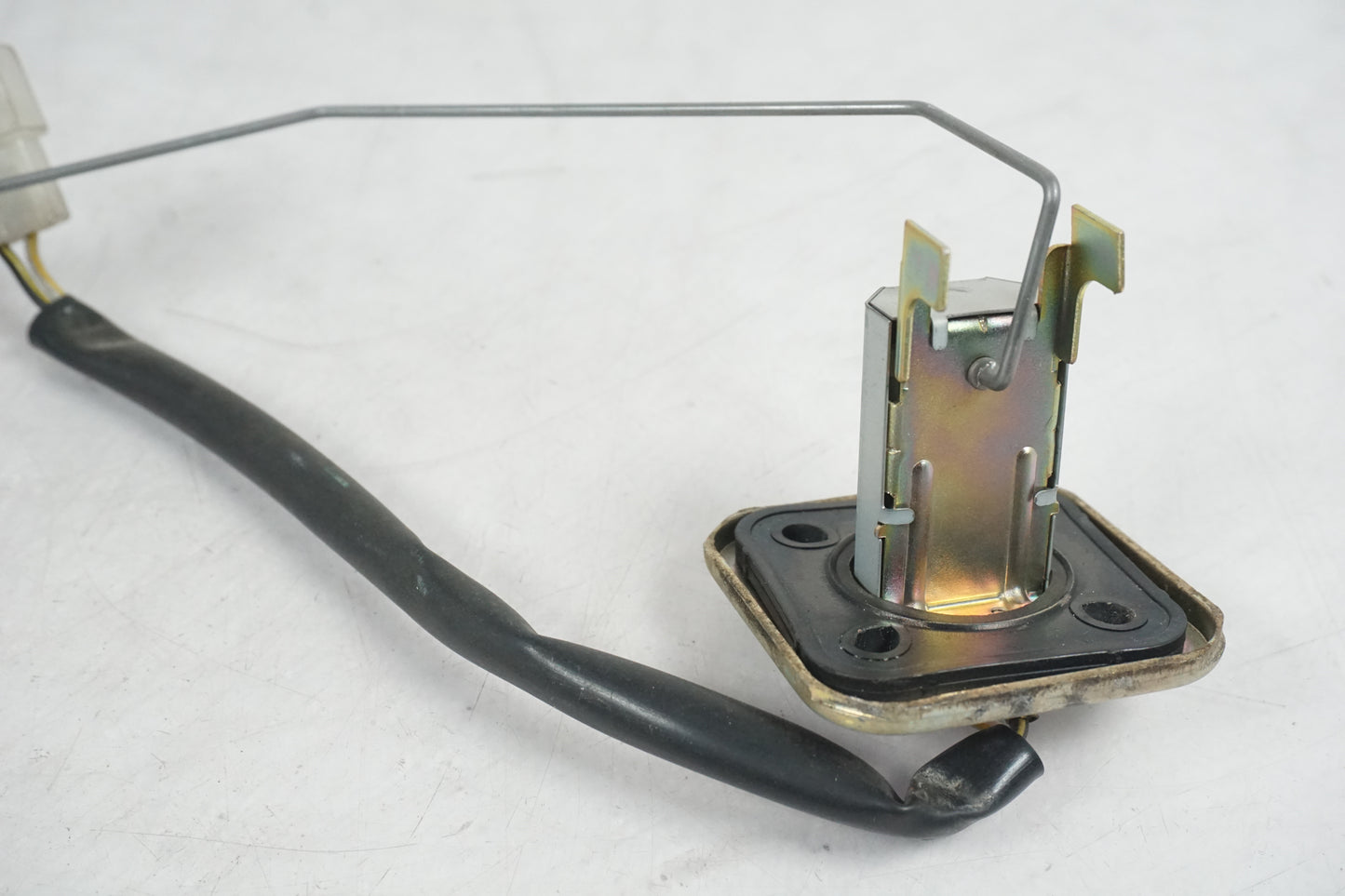 Snett uppifrån på Bensintankgivare från en Kawasaki VN 1500 -1997 motorcykel.