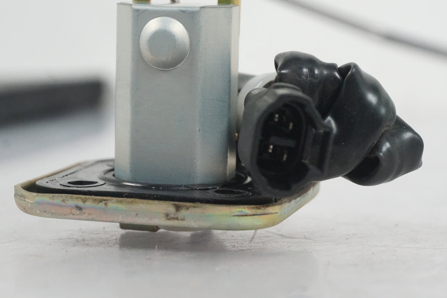 Snett uppifrÄn pÄ Bensintankgivare frÄn en Kawasaki VN 1500 Classic Tourer -2001 motorcykel.