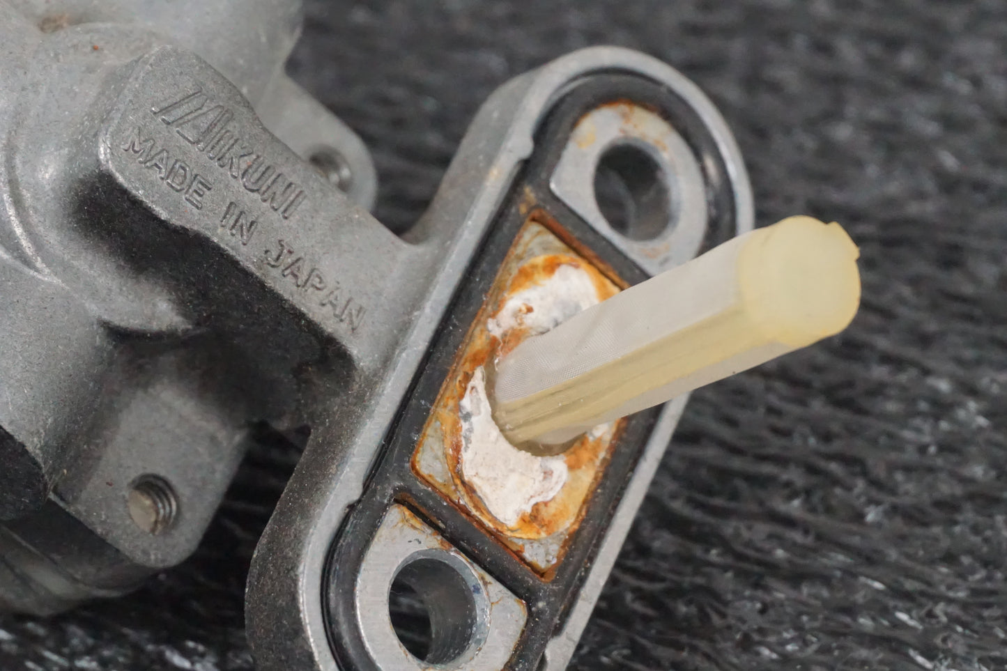 Extrabild1 på Bensinkran från en Suzuki VL 800 -2003 motorcykel.