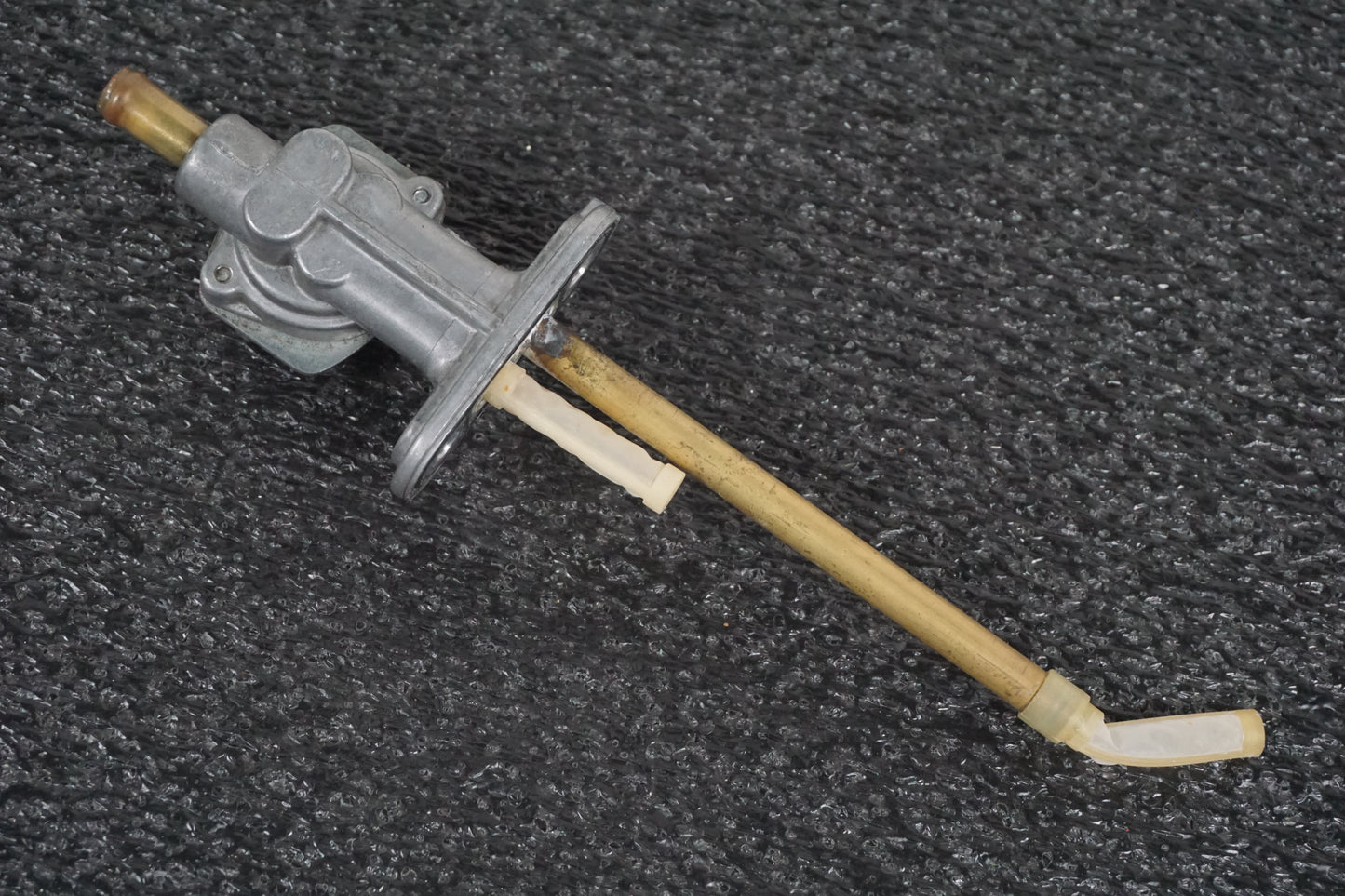 Extrabild1 på Bensinkran från en Suzuki DRZ 400 -2006 motorcykel.