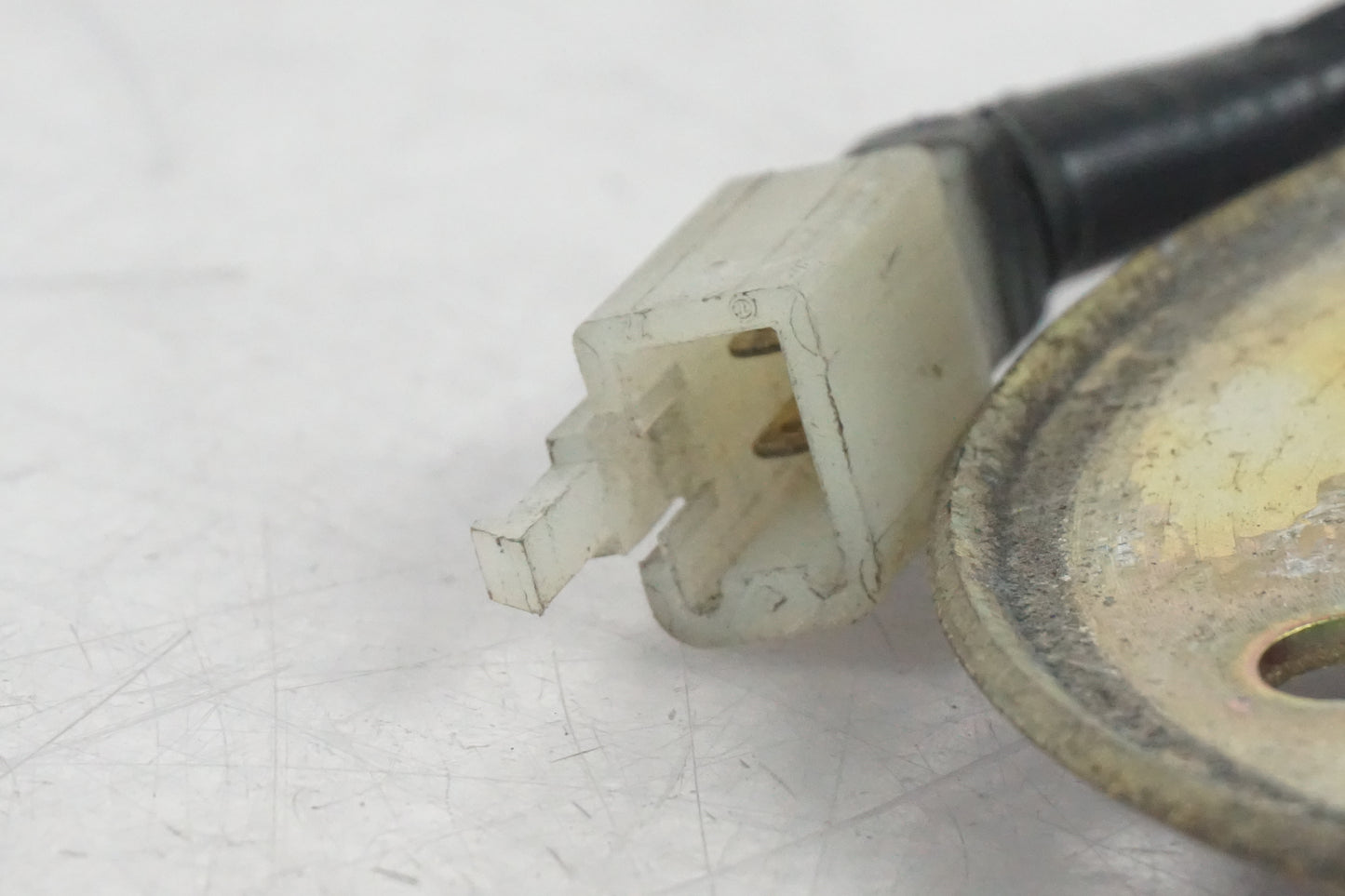 Snett uppifrån på Bensintankgivare från en Suzuki VL 800 -2004 motorcykel.