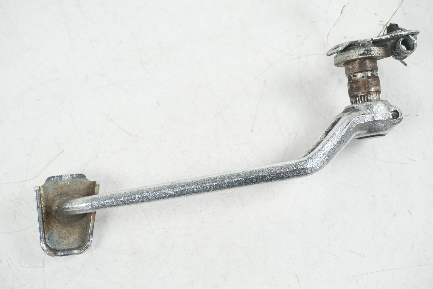 Vänster sida på Bromspedal från en Yamaha V-MAX 1200 -1997 motorcykel.