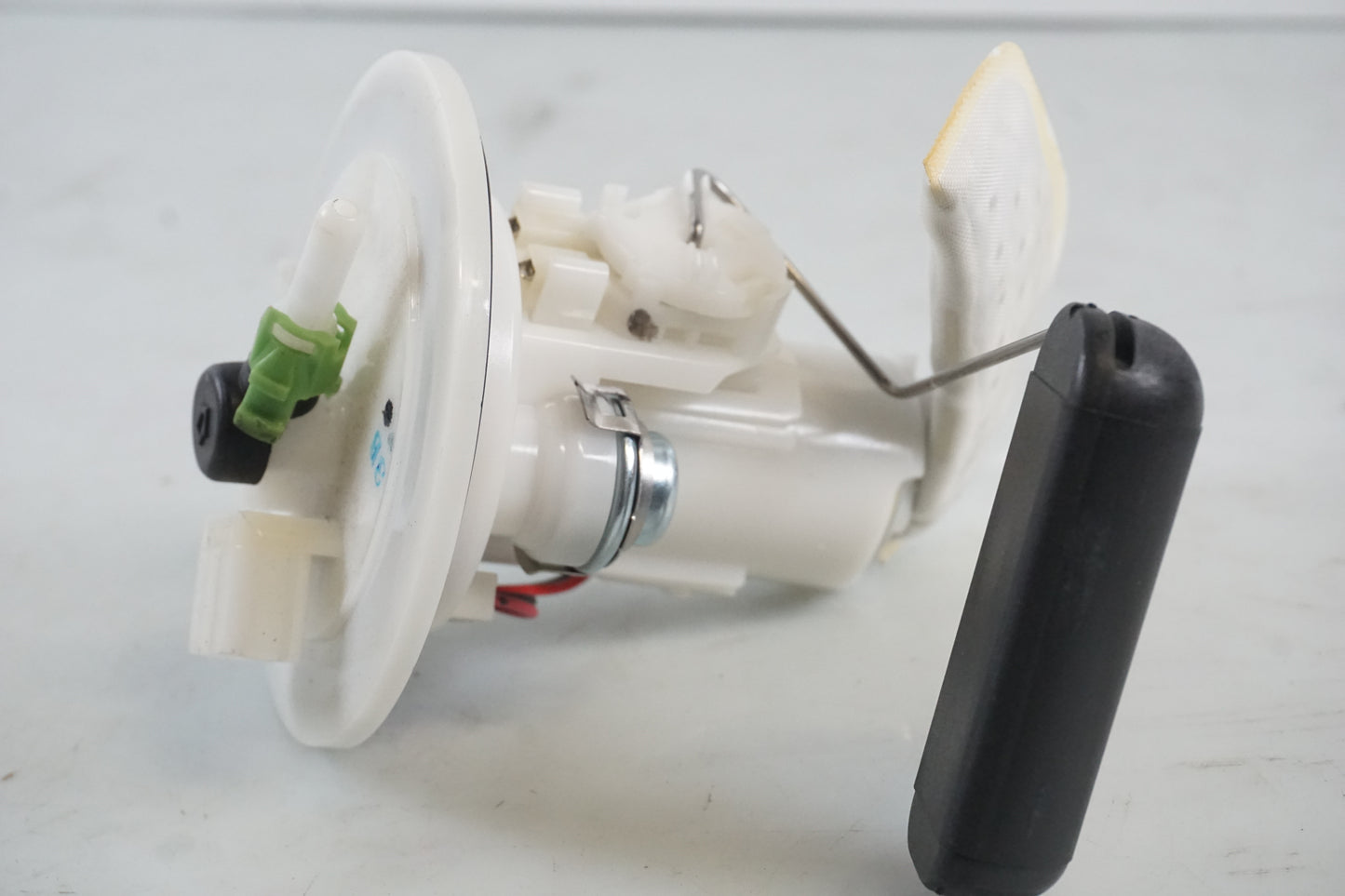 Höger sida pÄ Bensinpump insprut frÄn en Honda ANF 125 -2008 motorcykel.