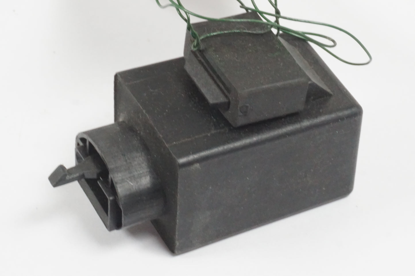 Vänster sida på Blinkersrelä från en Honda CBR 600 -1994 motorcykel.
