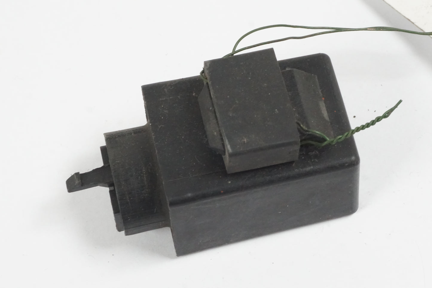 Höger sida på Blinkersrelä från en Honda CBR 600 -1998 motorcykel.