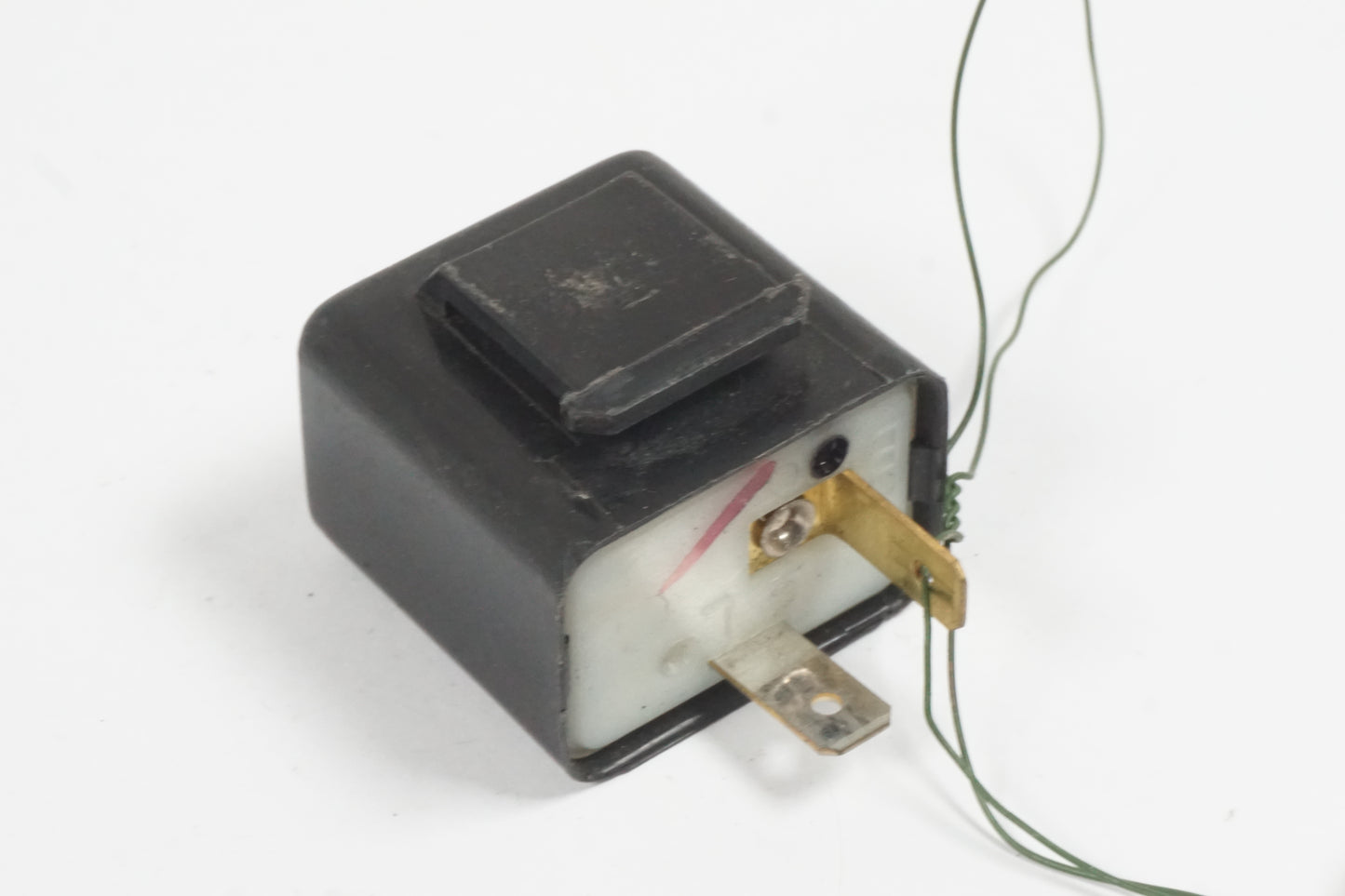 Baksidan på Blinkersrelä från en Honda ANF 125 -2008 motorcykel.