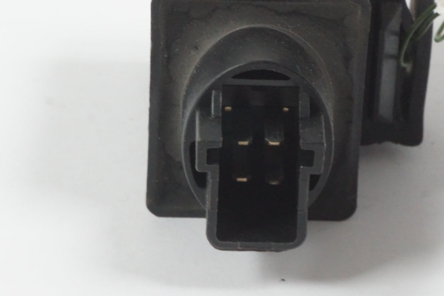 Höger sida pÄ BlinkersrelÀ frÄn en Honda CB 500 F -2013 motorcykel.