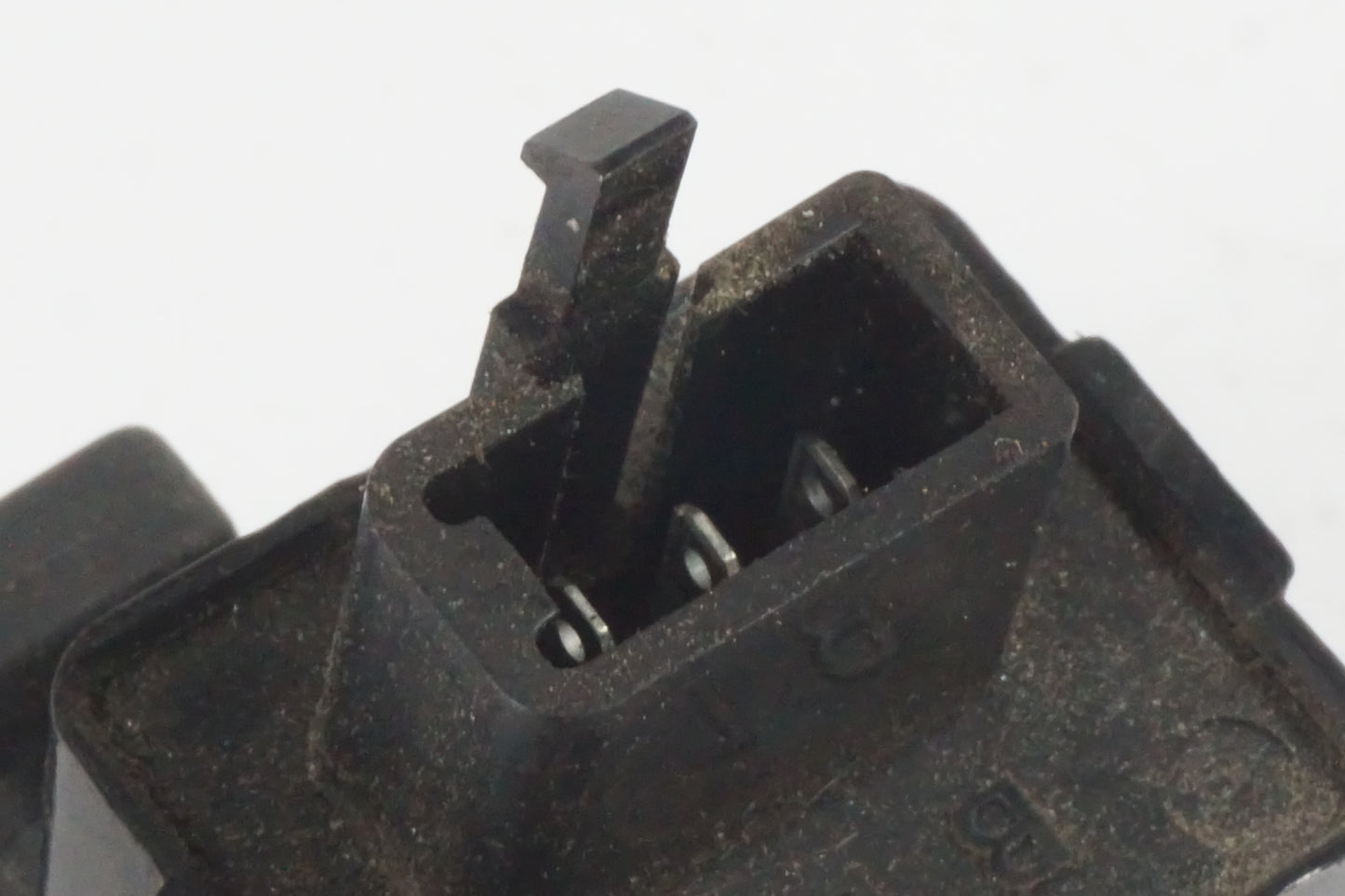 Höger sida på Blinkersrelä från en Honda VF 750 C -1983 motorcykel.