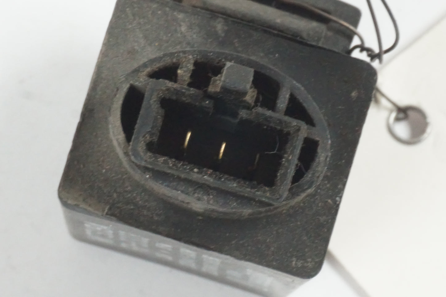 Höger sida på Blinkersrelä från en Honda CBR 1100 XX -1998 motorcykel.