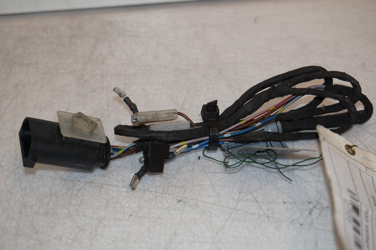 Snett nerifrån på Kablage från en BMW K 1200 S -2007 motorcykel.