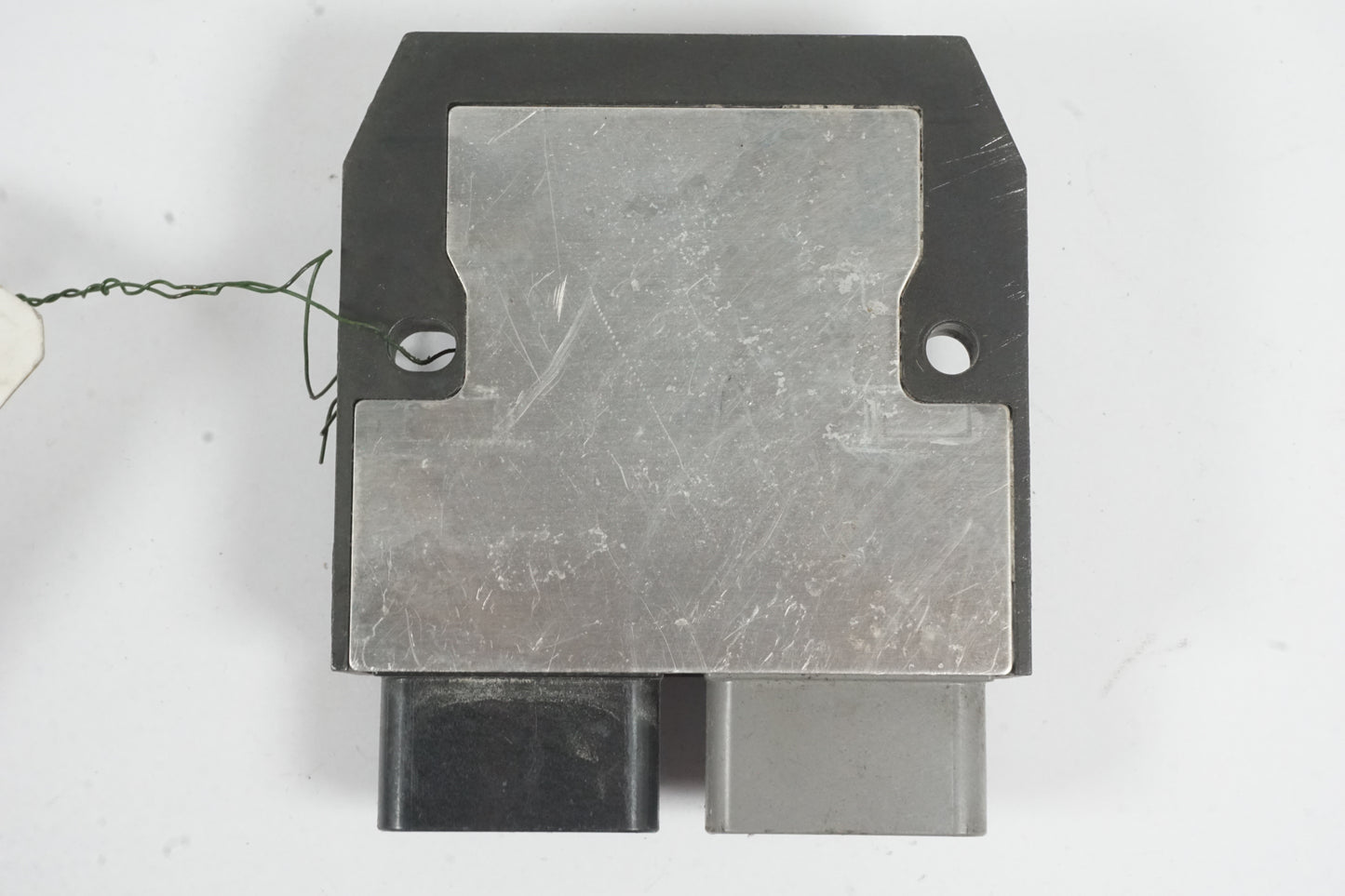 Vänster sida på Likriktare från en Honda CRF 1000 Africa Twin -2016 motorcykel.