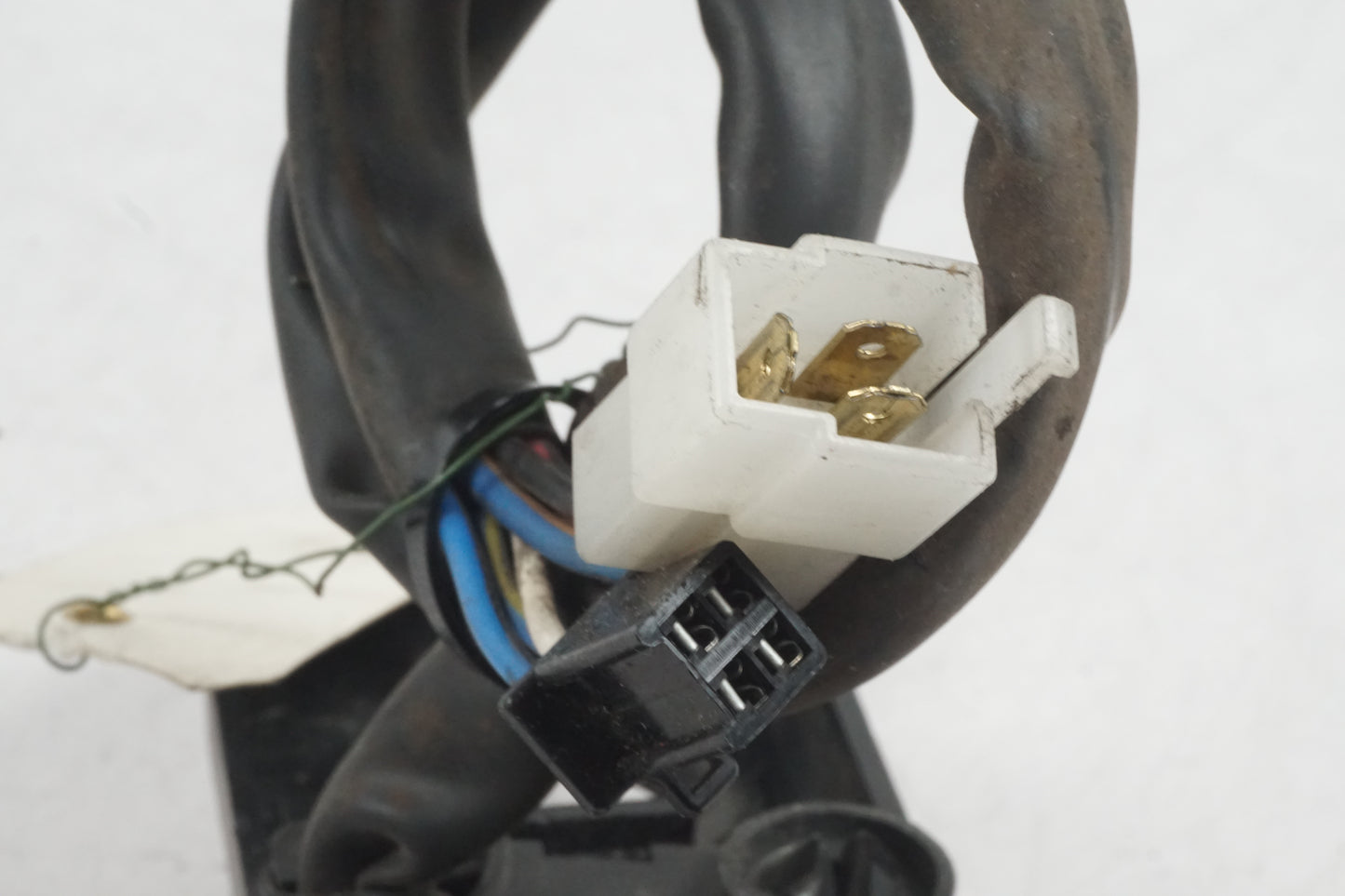 Snett nerifrån på Säkringsbox från en Honda XL 600 V -1994 motorcykel.