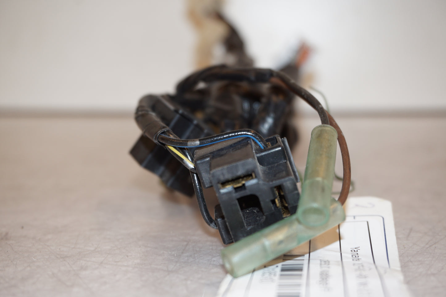 Snett nerifrån på Kablage från en Yamaha YZF R6 -2000 motorcykel.