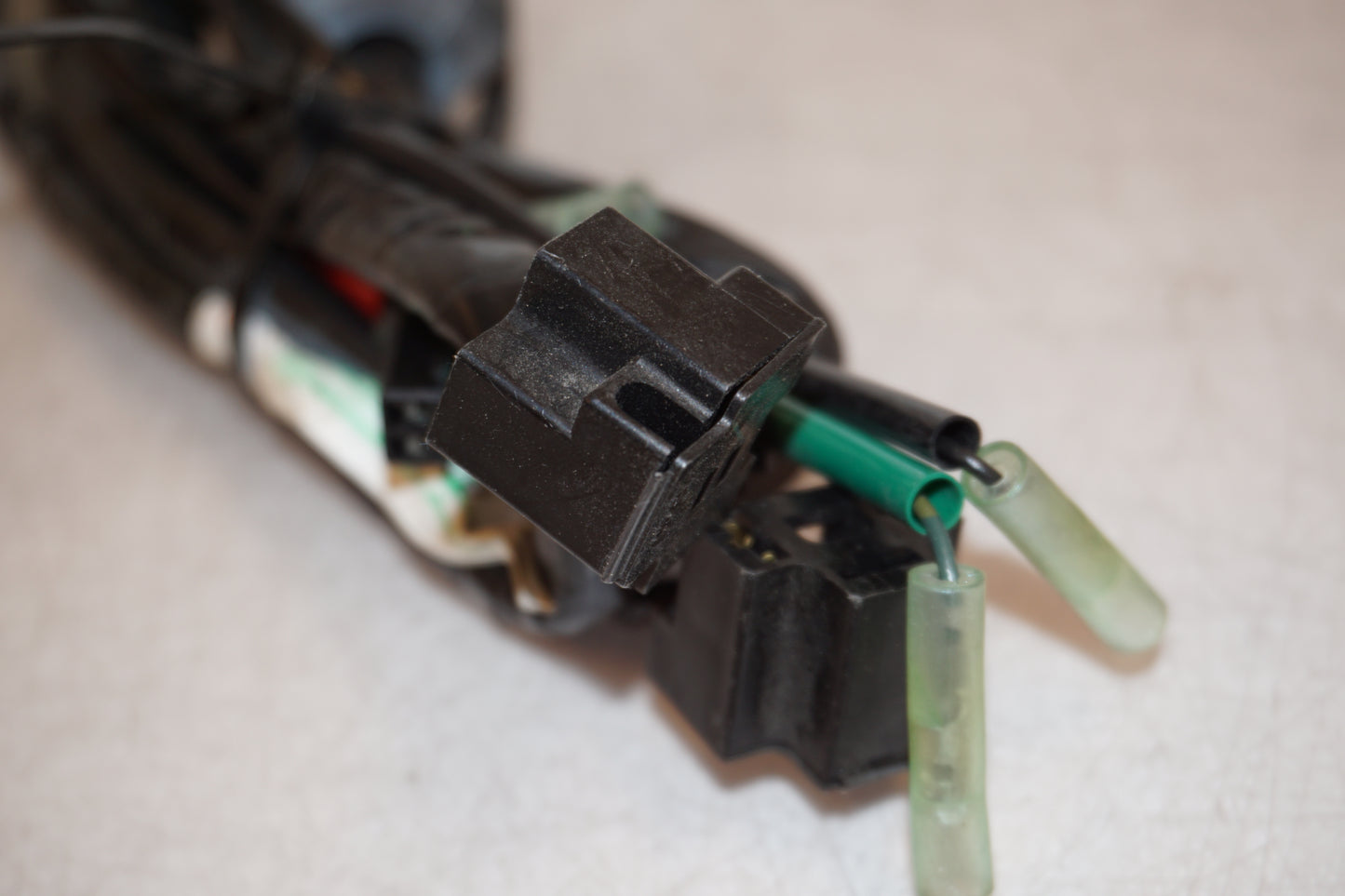 Snett nerifrån på Kablage från en Yamaha FZ-8 -2011 motorcykel.