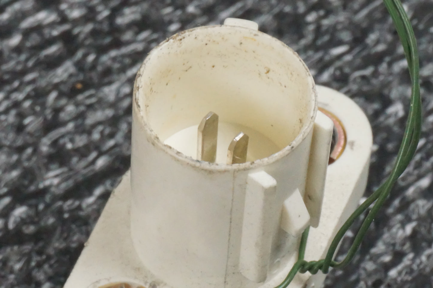 Höger sida på Luftburksensor från en Honda CBR 900 RR -2000 motorcykel.