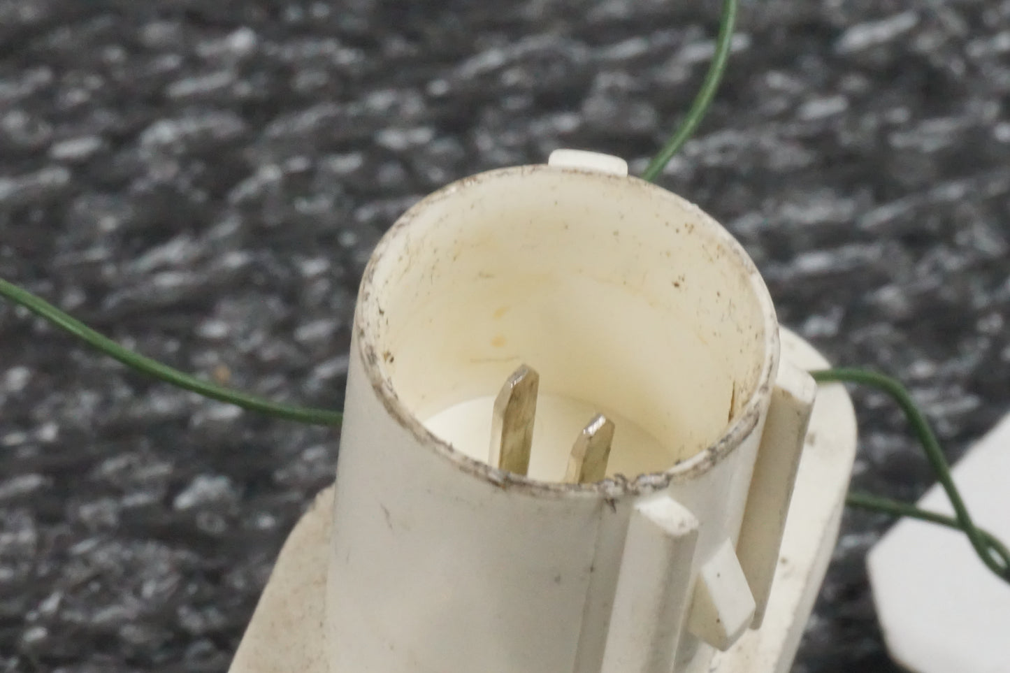 Höger sida på Luftburksensor från en Honda CBR 900 RR -2000 motorcykel.