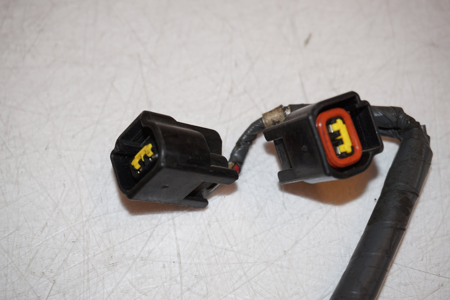 Snett uppifrån på Kablage från en Kawasaki GTR 1400 -2008 motorcykel.