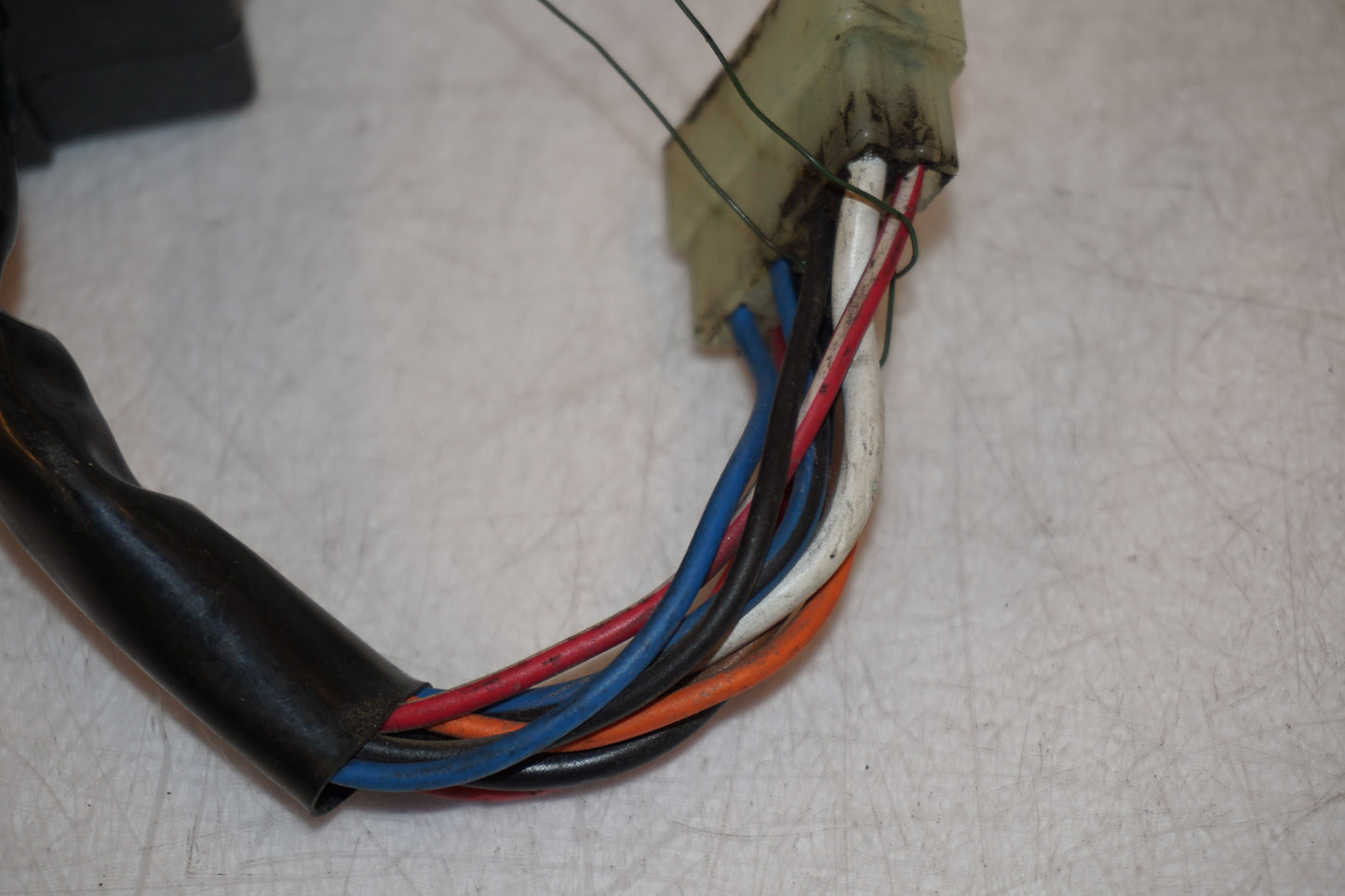 Snett uppifrån på Säkringsbox från en Triumph Legend TT -2001 motorcykel.