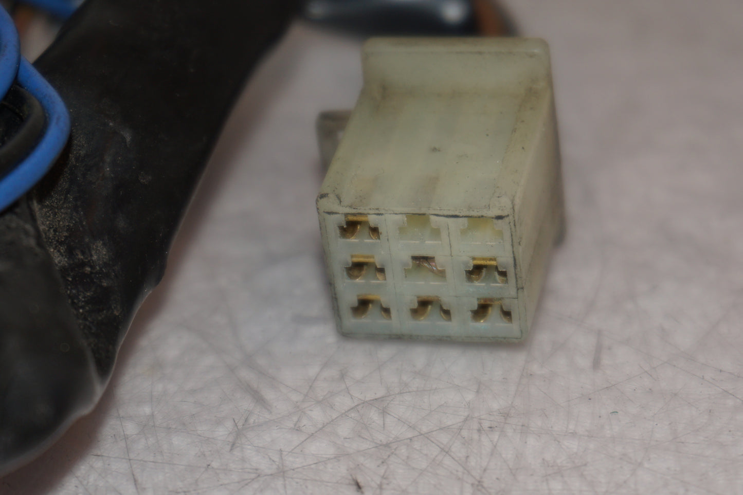 Snett uppifrån på Kablage från en Yamaha XJR 1300 -2000 motorcykel.