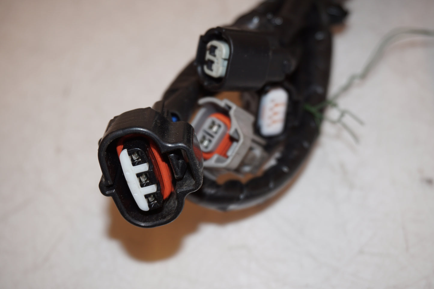 Snett nerifrån på Kablage från en Yamaha MT-07 -2014 motorcykel.