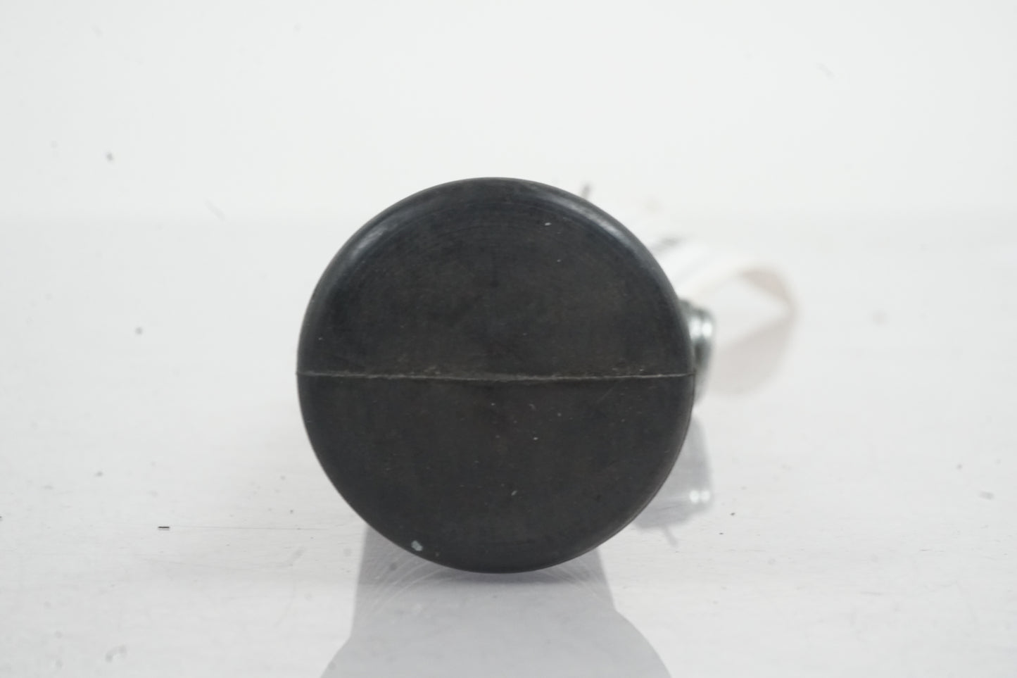 Vänster sida på Fotpinne från en H-D Sportster 1200 XL1200C -1999 motorcykel.