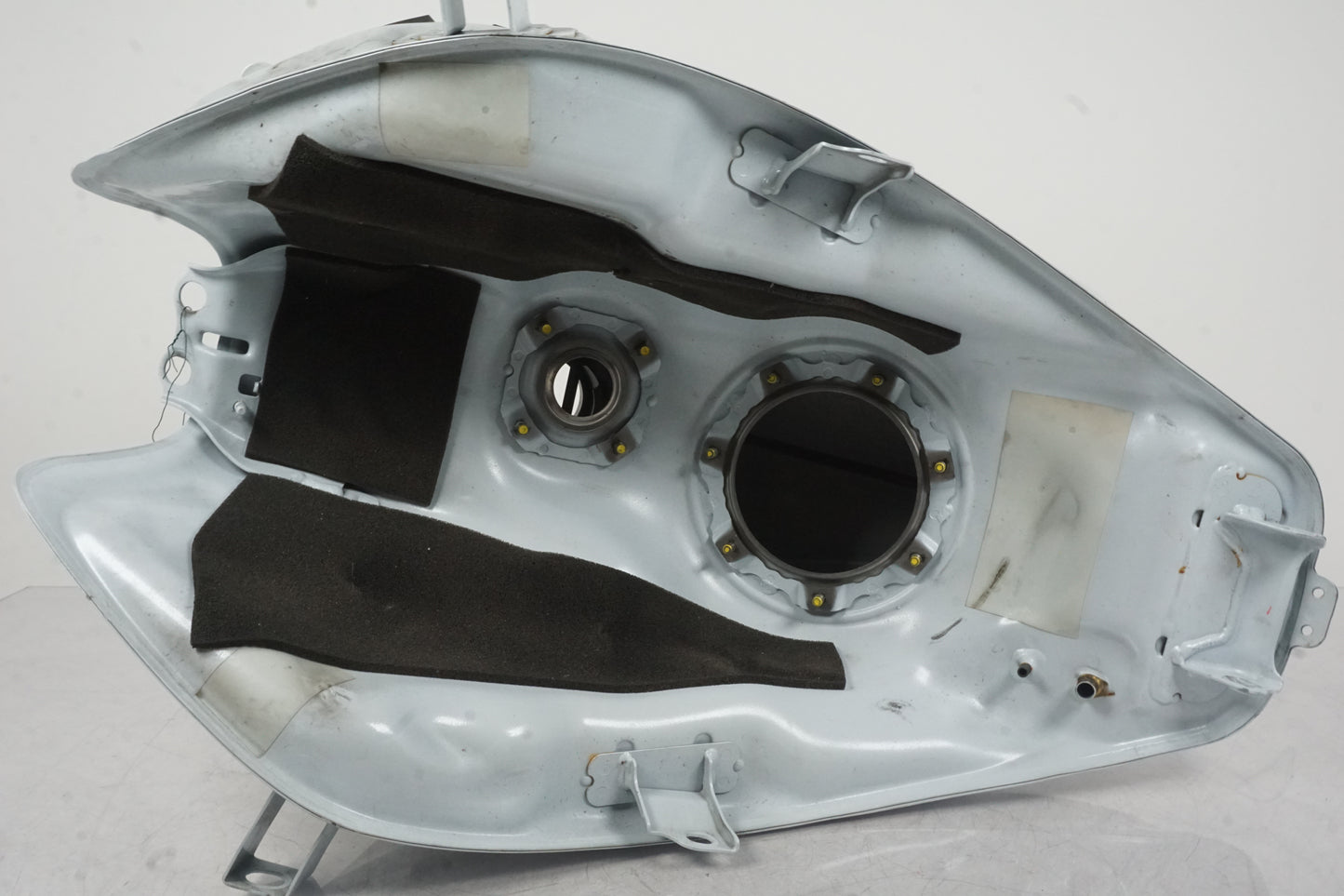 Extrabild6 på Bensintank från en Honda CBR 600 -2011 motorcykel.