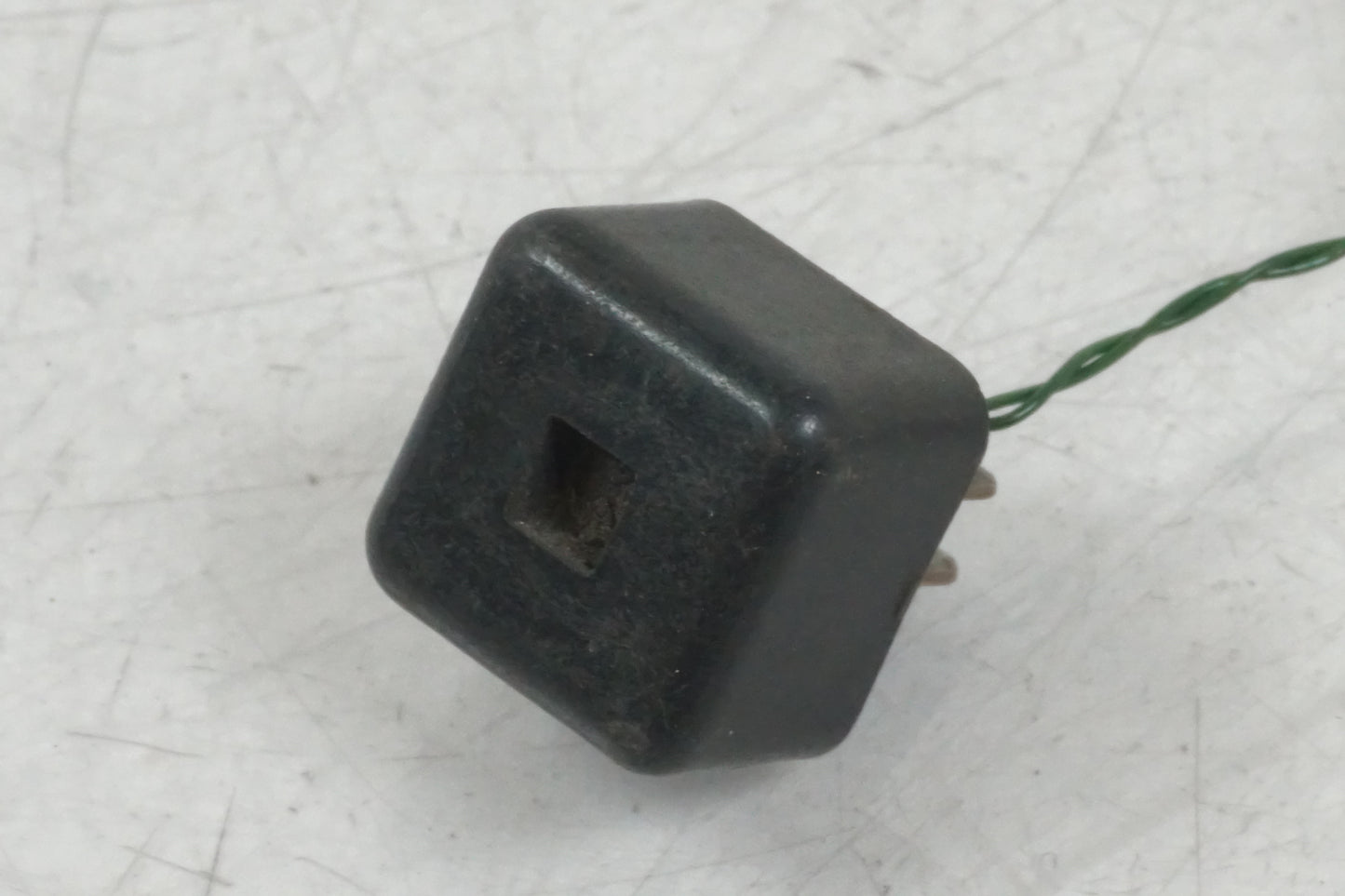 Baksidan på Relä från en Honda XL 600 V -1993 motorcykel.