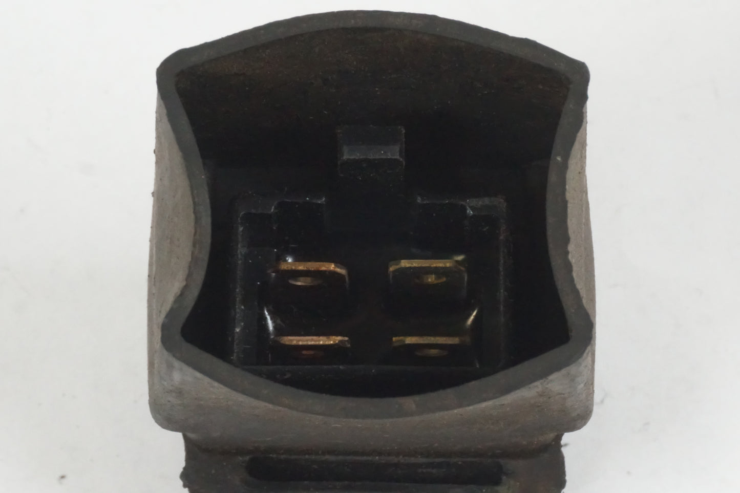 Snett nerifrån på Relä från en Honda CB 600 Hornet -2005 motorcykel.