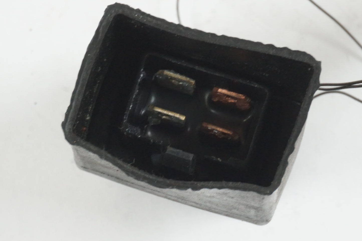 Höger sida på Relä från en Honda XRV 750 -1999 motorcykel.