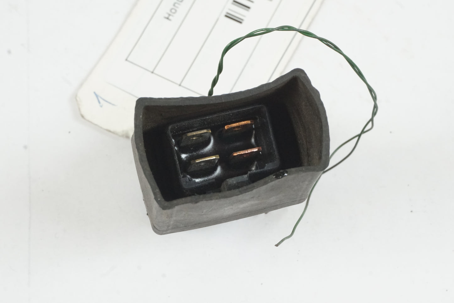 Höger sida på Relä från en Honda XRV 750 -1998 motorcykel.