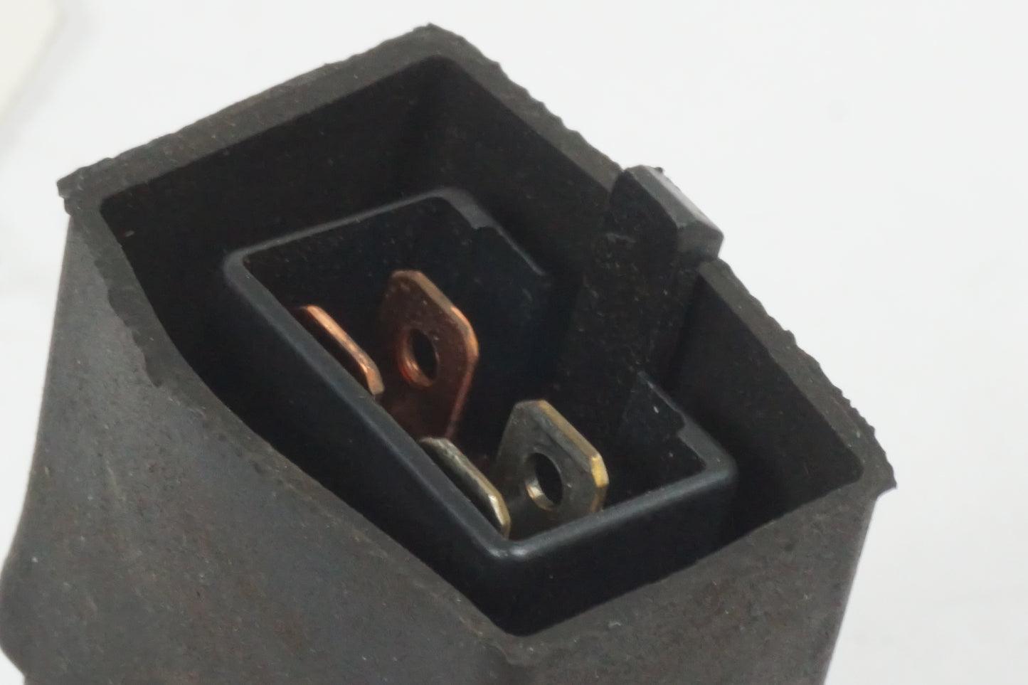 Vänster sida på Relä från en Honda VFR 800 -2000 motorcykel.