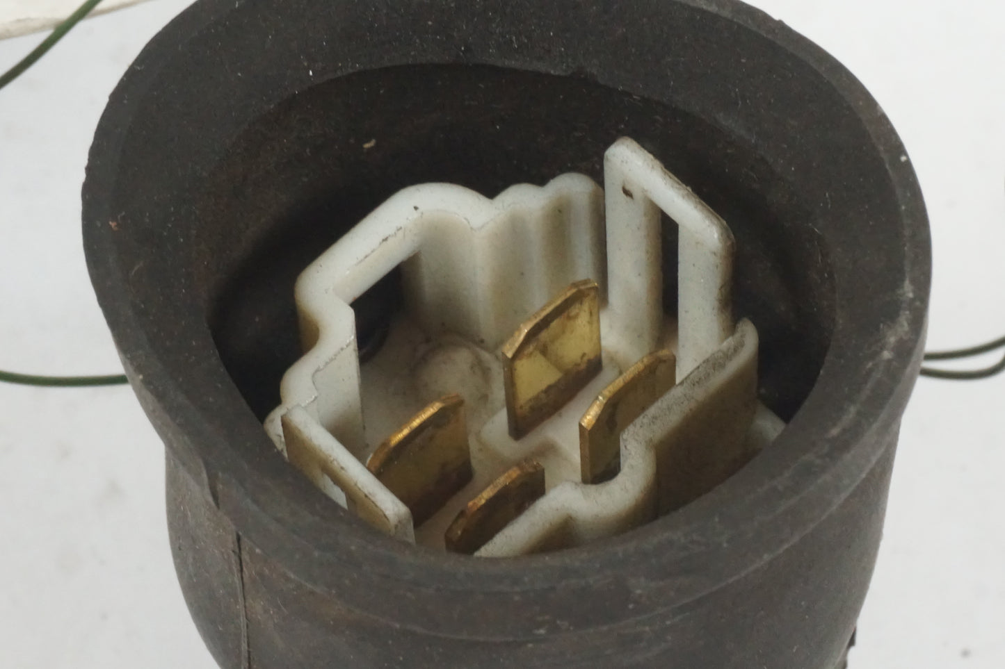 Baksidan på Relä från en Honda VF 750 S -1982 motorcykel.