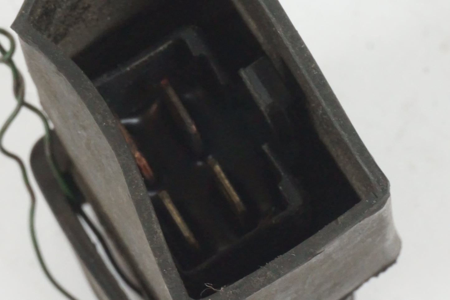 Höger sida på Relä från en Honda XRV 750 -1997 motorcykel.