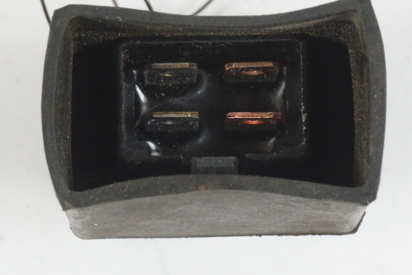 Höger sida på Relä från en Honda CBR 900 RR -1997 motorcykel.