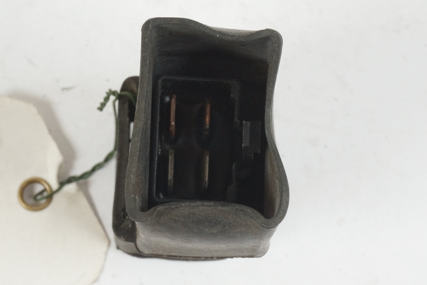 Höger sida på Relä från en Honda CBR 900 RR -1993 motorcykel.