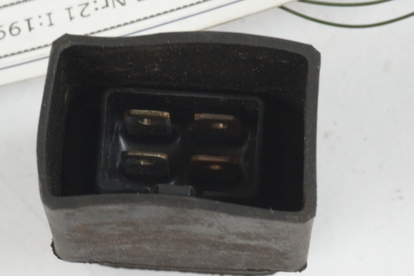 Höger sida på Relä från en Honda CBR 900 RR -1997 motorcykel.