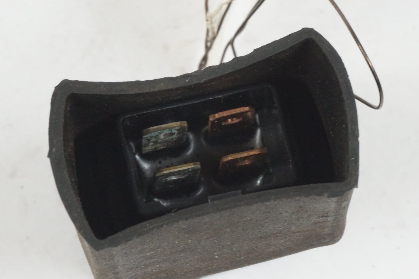 Höger sida på Relä från en Honda CBR 900 RR -1999 motorcykel.