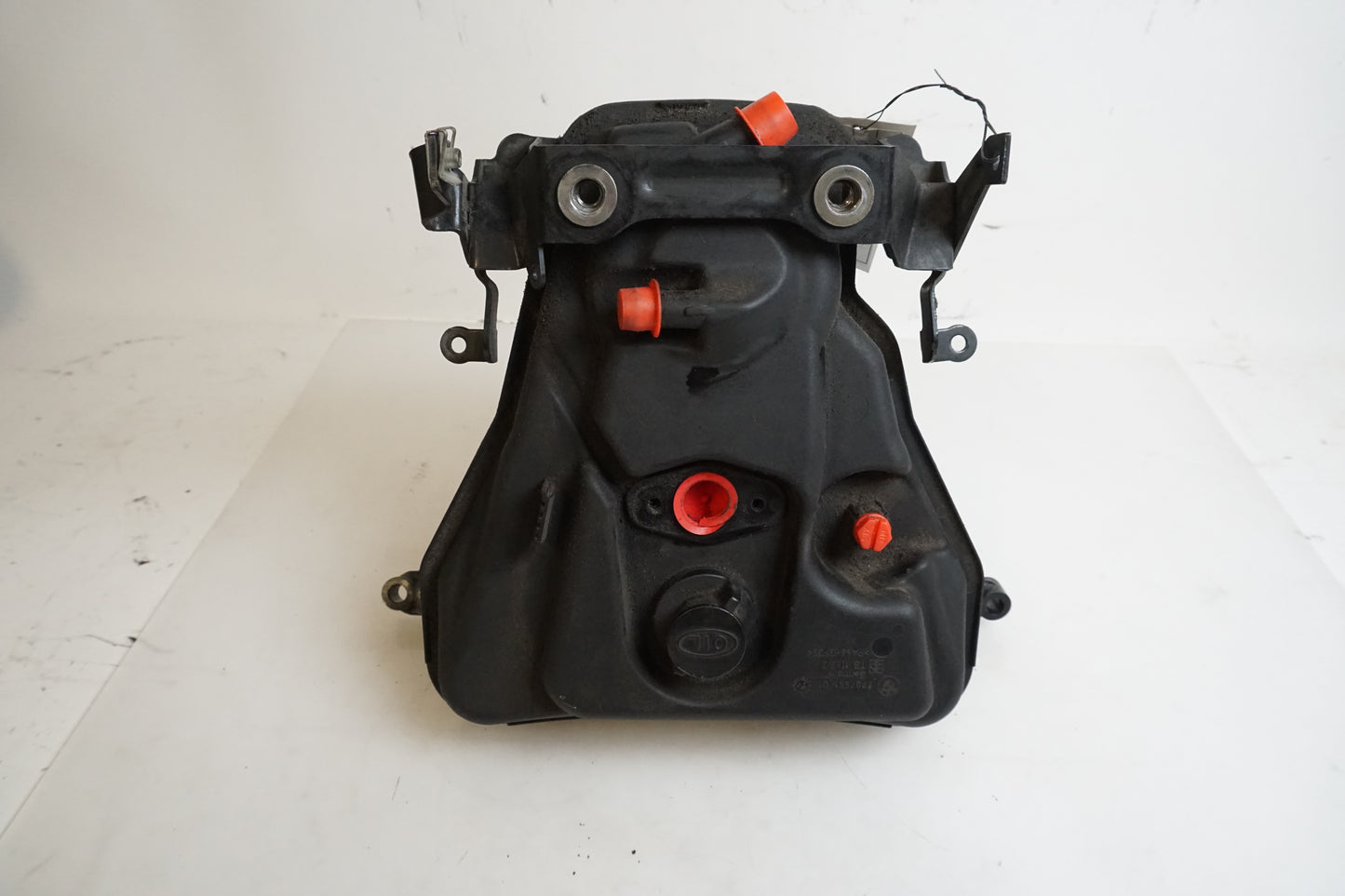 Höger sida på Oljetank från en BMW K 1200 S -2007 motorcykel.