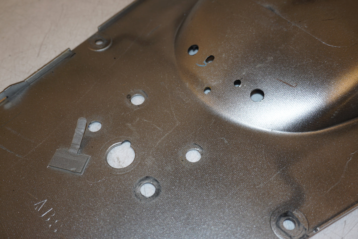 Vänster sida på Undertail från en Yamaha YZF 1000 R1 -2003 motorcykel.