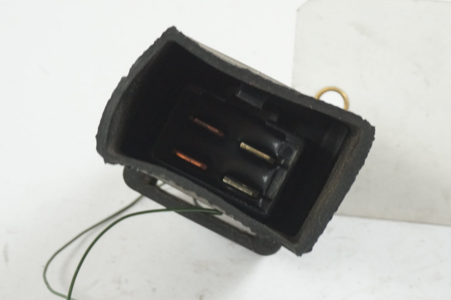 Höger sida på Relä från en Honda XL 1000 V -1999 motorcykel.